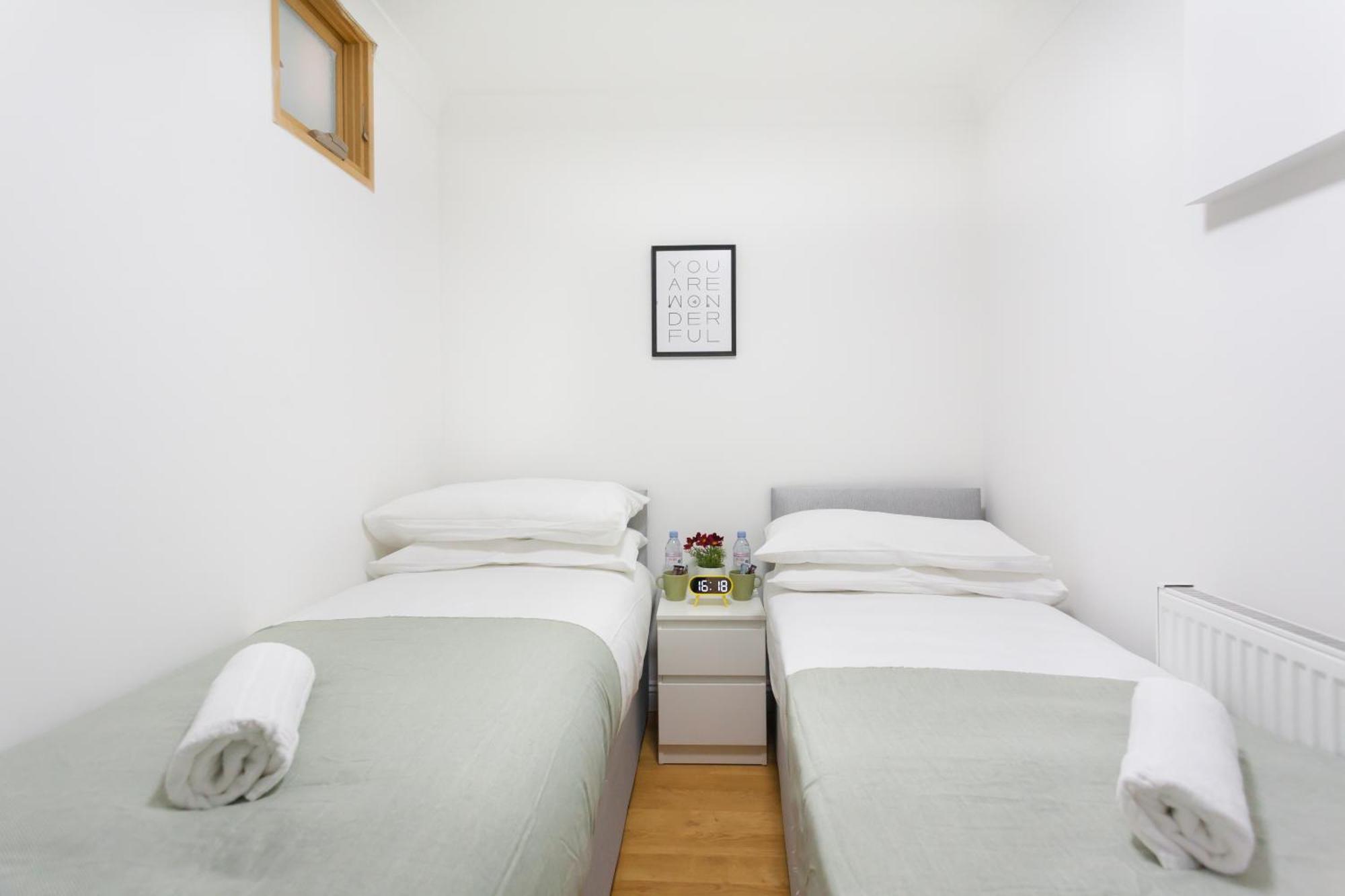 Eurostar Budget Rooms - Next To Kings Cross & Eurostar Train Station London Exterior photo